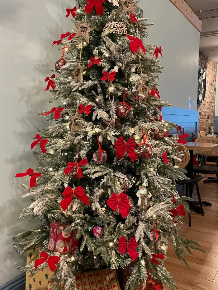 Seasonal specials and December ambiance at Mondo